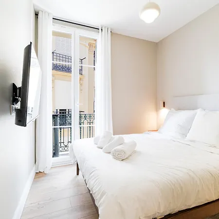 One-bedroom In Carre D'or, 200m Apartament Nicea