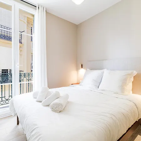 Apartament One-bedroom In Carre D'or, 200m Nicea