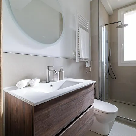 One-bedroom In Carre D'or, 200m Apartament *