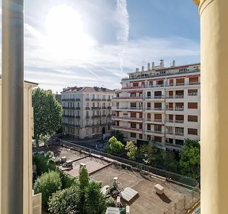 One-bedroom In Carre D'or, 200m * Nicea